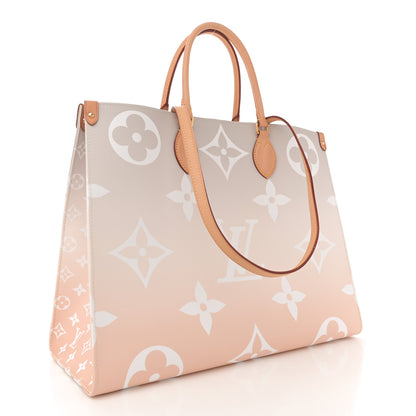 Louis Vuitton Monogram Giant By The Pool Onthego GM Brume 3 of 10
