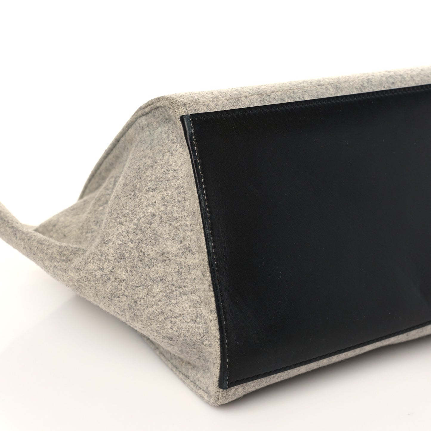 Felt Smooth Calfskin Medium Trapeze Pearl Grey