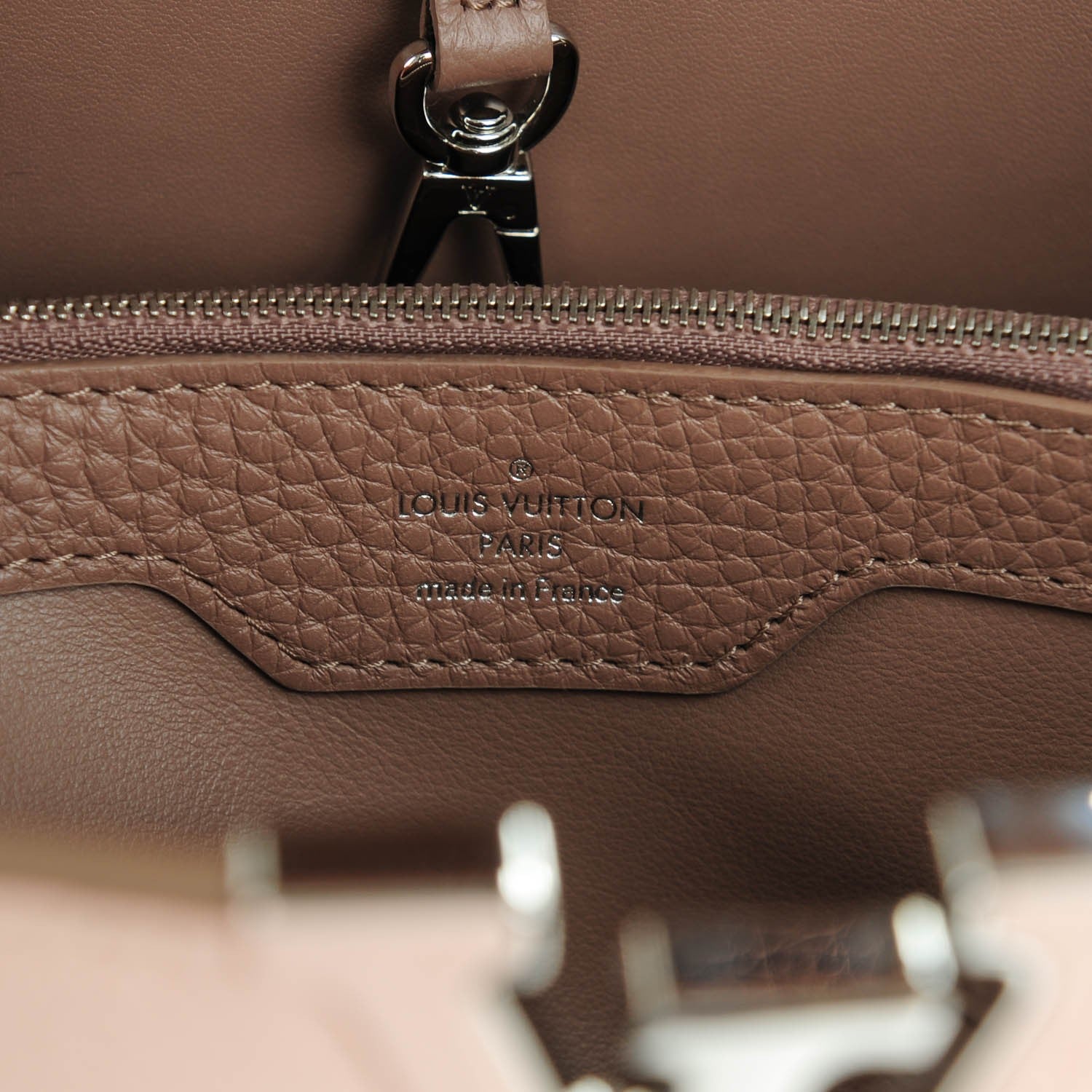 Louis Vuitton Taurillon Capucines MM Magnolia 6 of 7