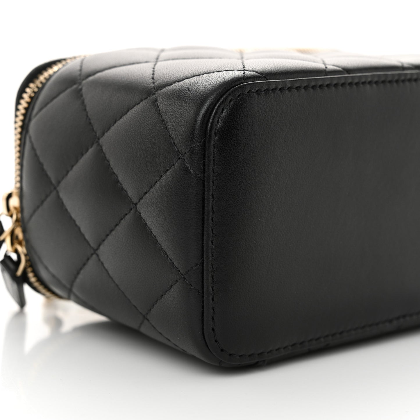 Lambskin Quilted Small Top Handle Vanity Case With Chain Black