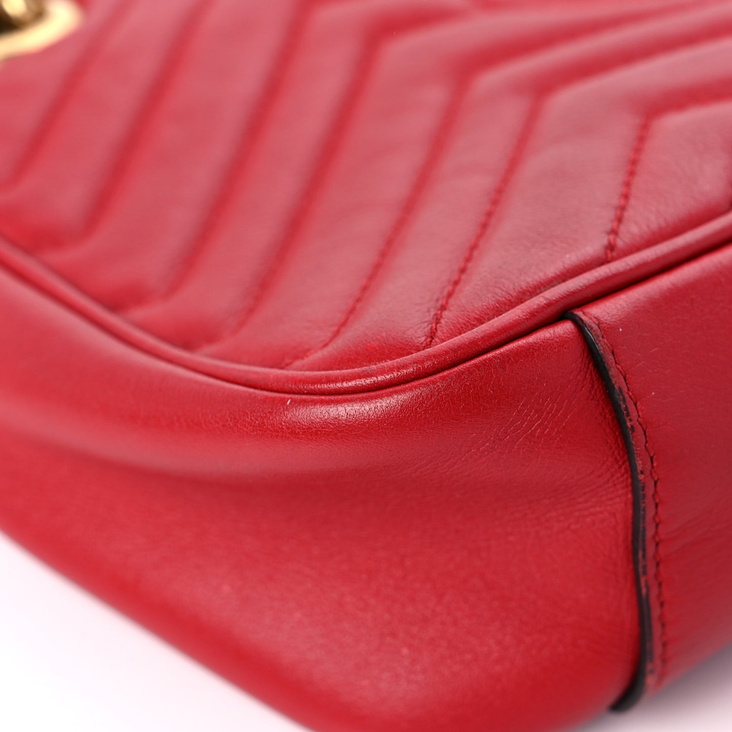 Calfskin Matelasse Small GG Marmont Shoulder Bag Hibiscus Red