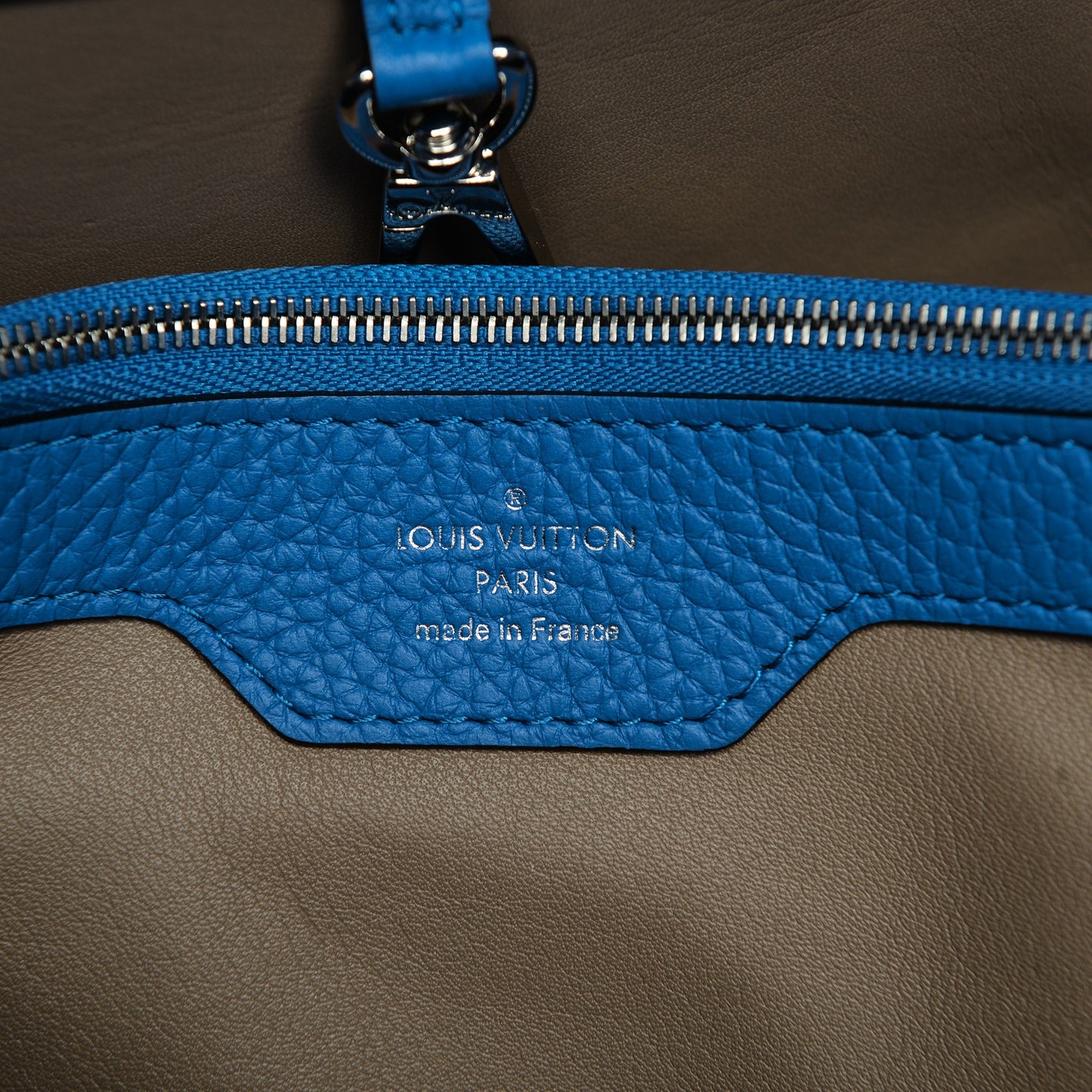 Taurillon Capucines MM Electric Blue