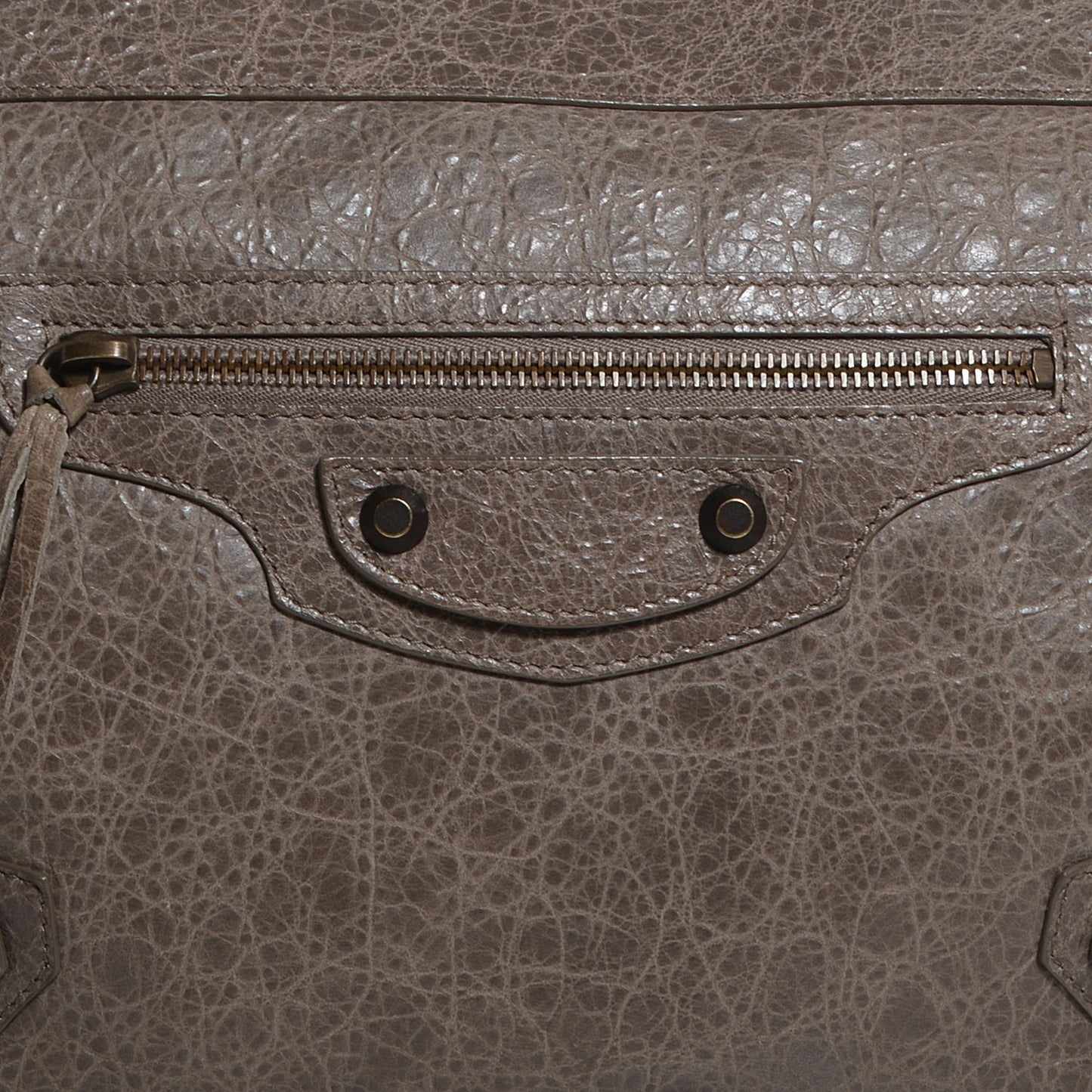 Agneau Classic Hardware Flat Handle Clutch Gris Poivre