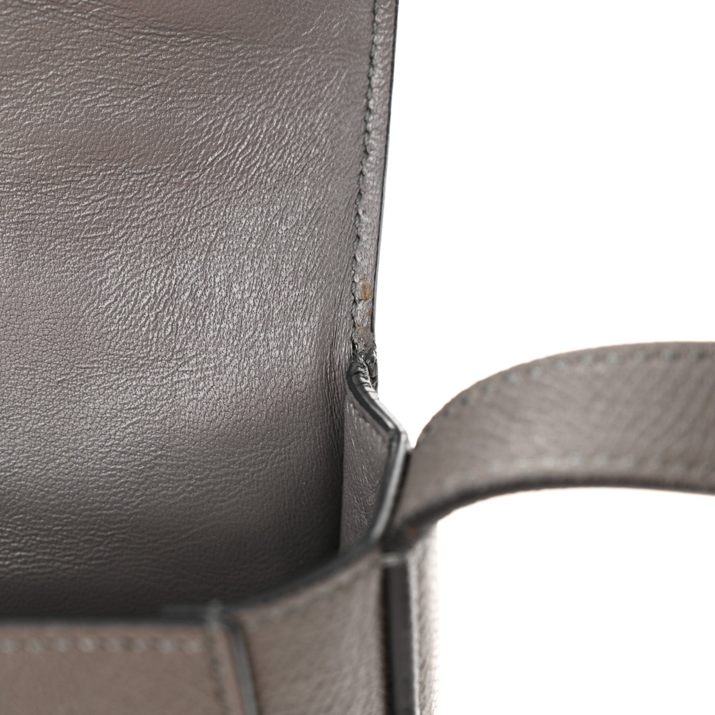 Grained Calfskin Medium Trotteur Grey