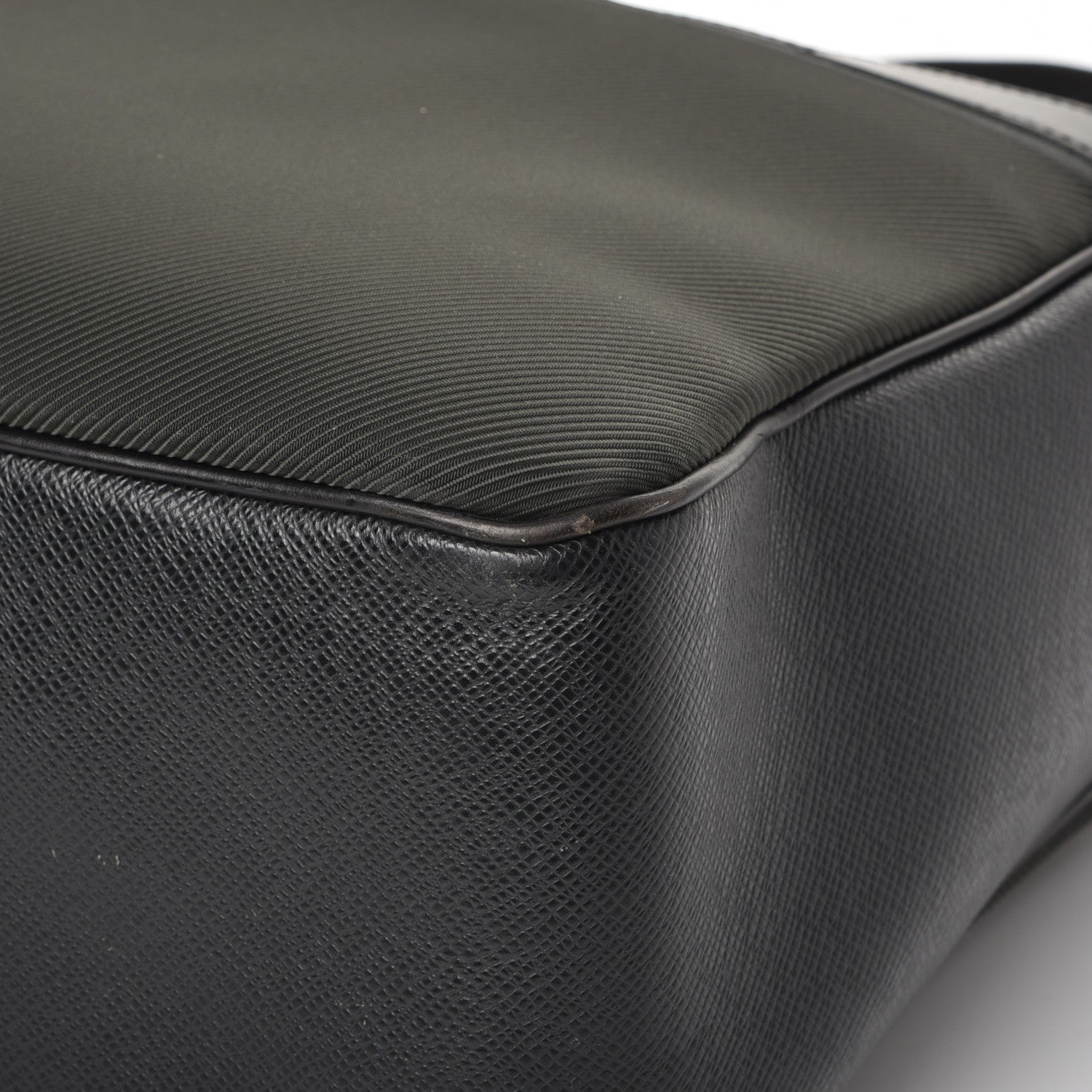 Louis Vuitton Taiga Taimyr Messenger Bag Ardoise 14 of 14