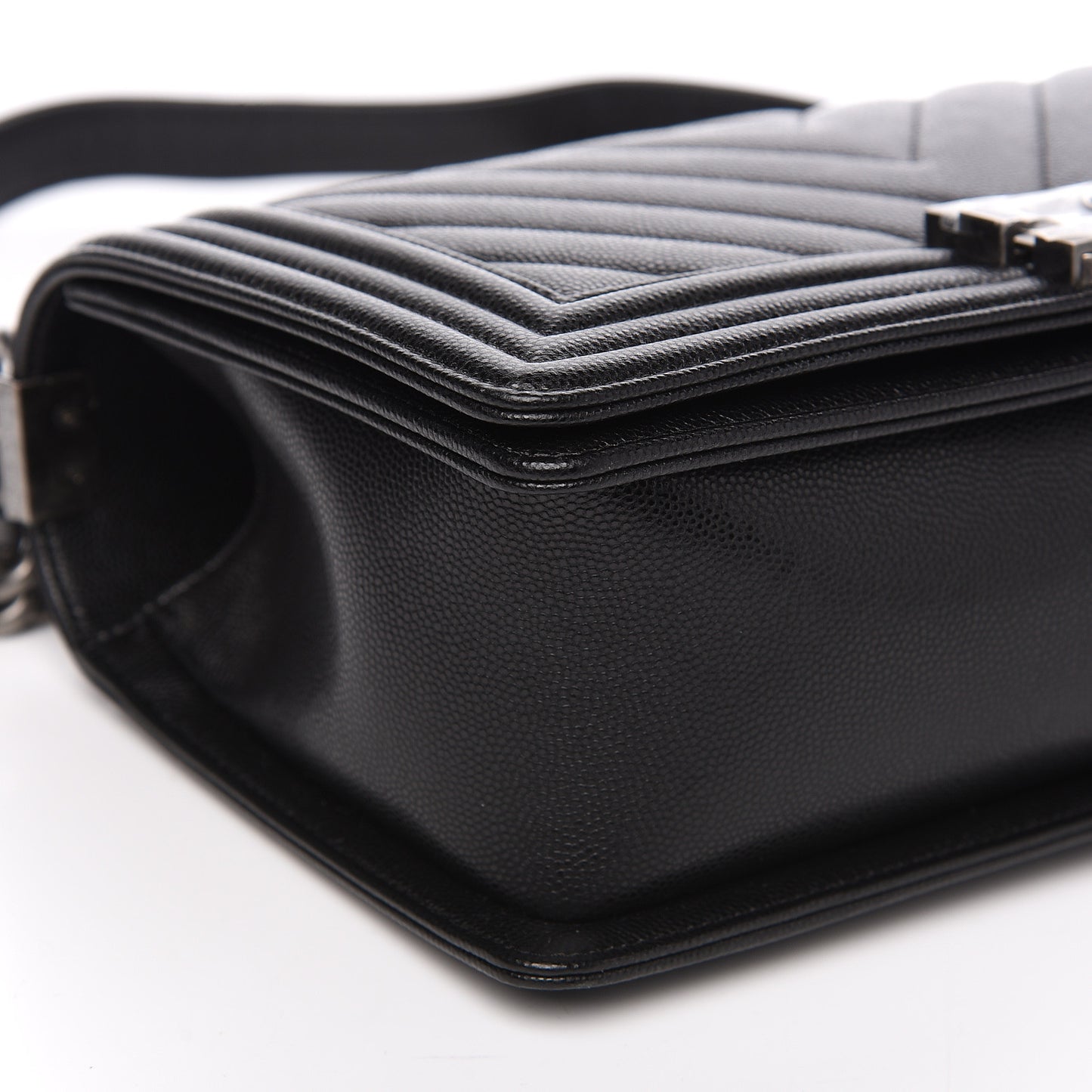 Caviar Chevron Quilted Medium Boy Flap Black
