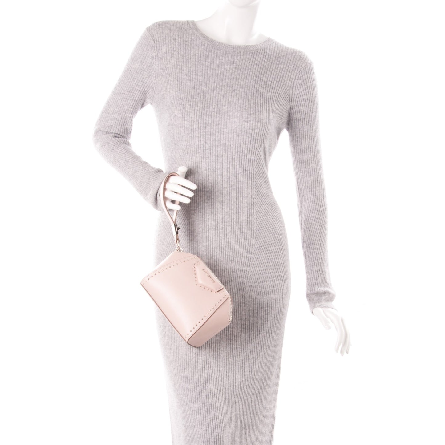 Smooth Calfskin Studded Antigona Wristlet Pale Pink