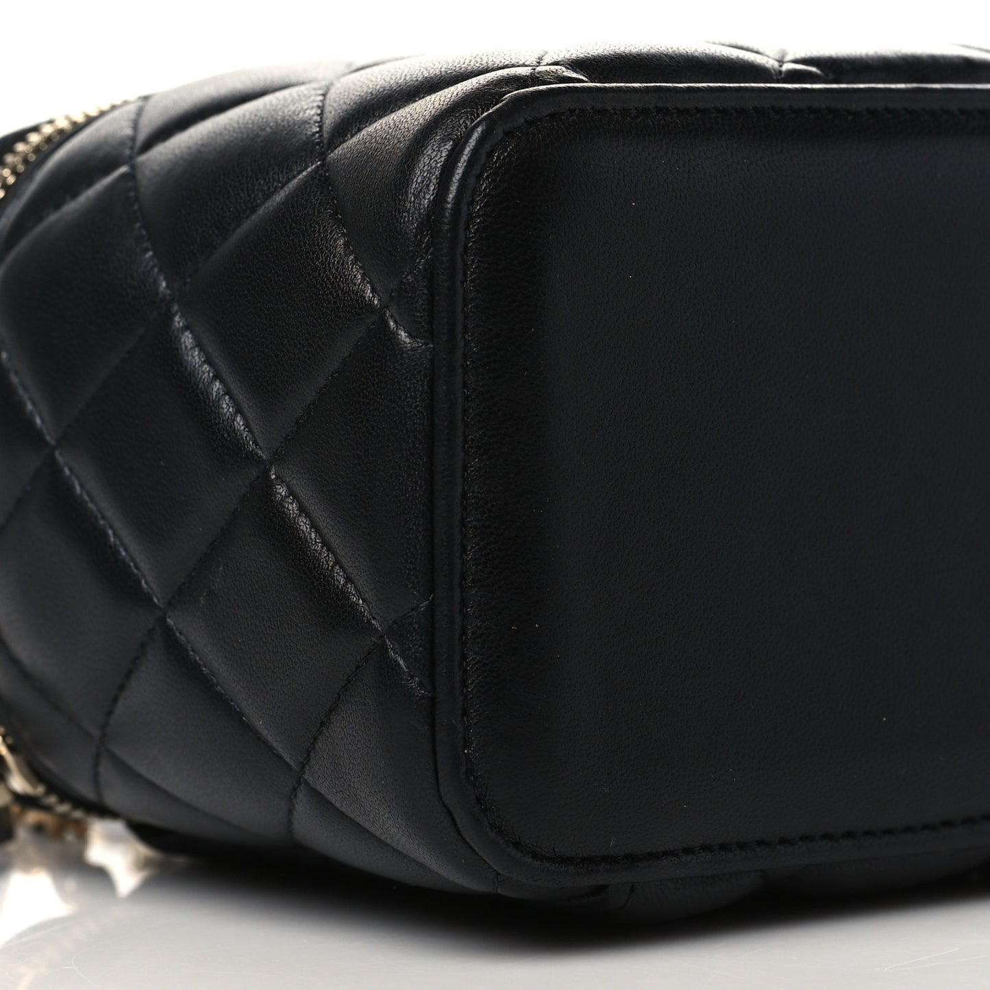 Lambskin Quilted Small Top Handle Vanity Case With Chain Black