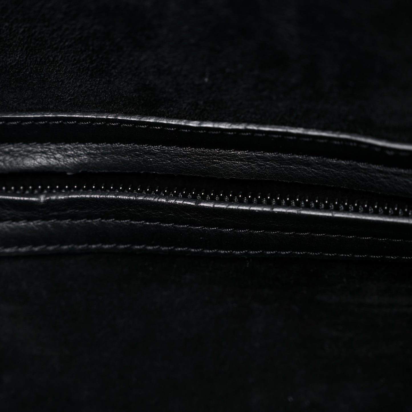 Supple Calfskin Medium Phantom Luggage Black
