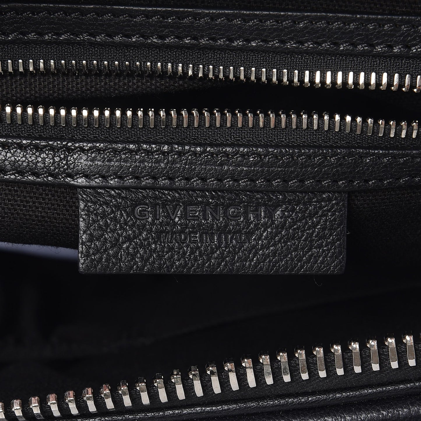 Sugar Goatskin Medium Antigona Black