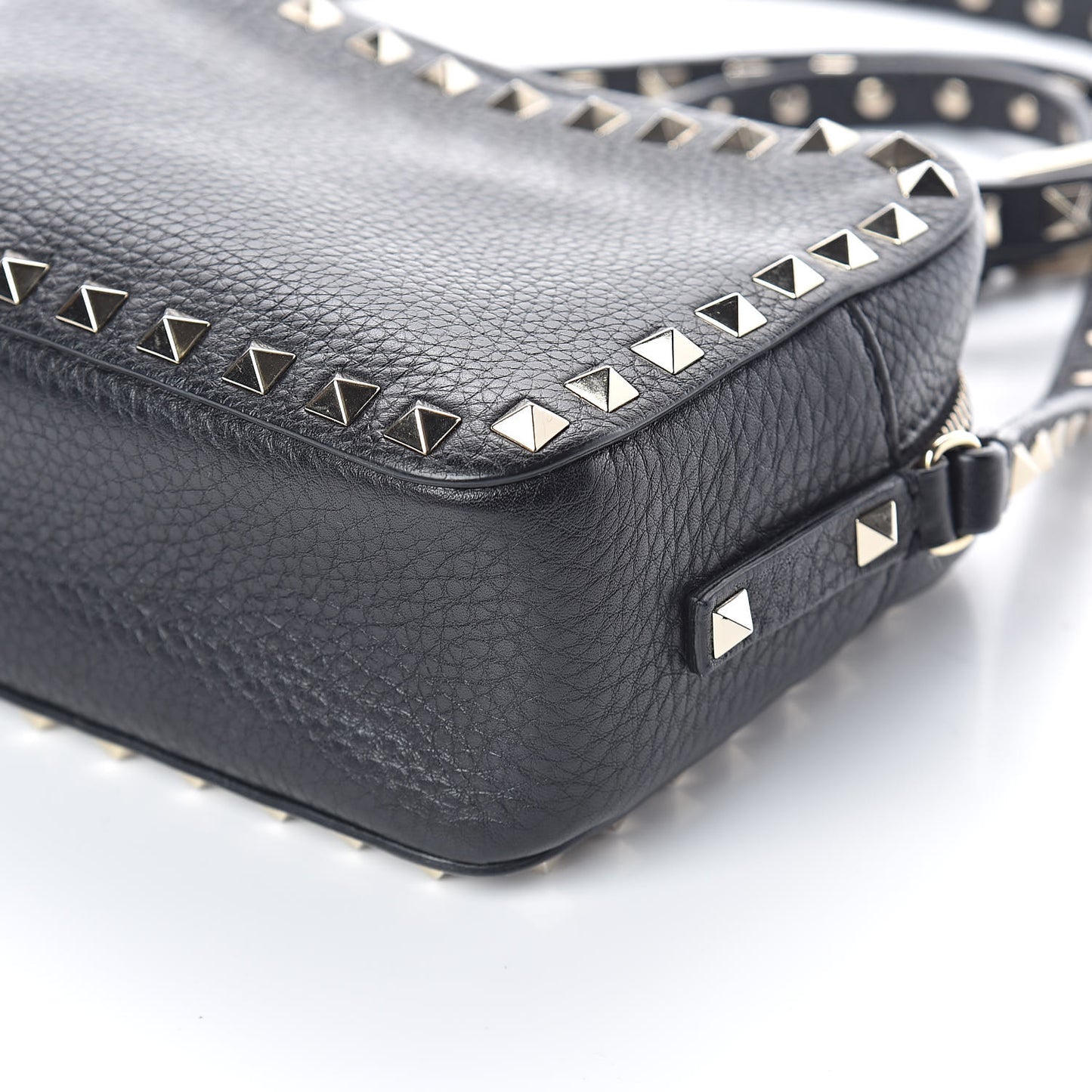 Pebbled Calfskin Rockstud Camera Crossbody Bag Black