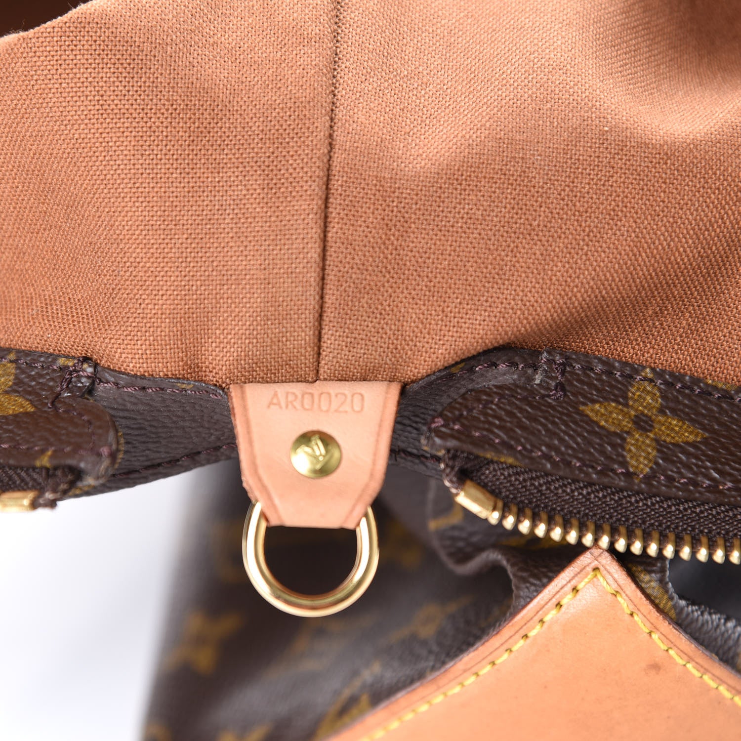 Louis Vuitton Monogram Cabas Mezzo 8 of 9