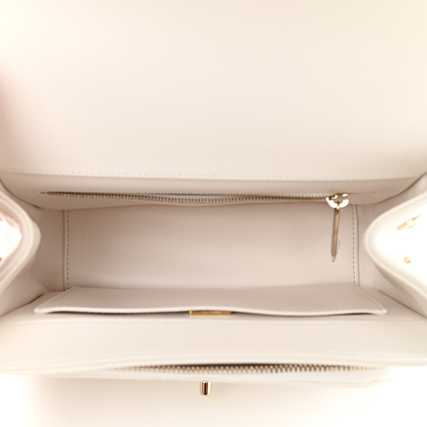 Caviar Quilted Medium Business Affinity Flap White