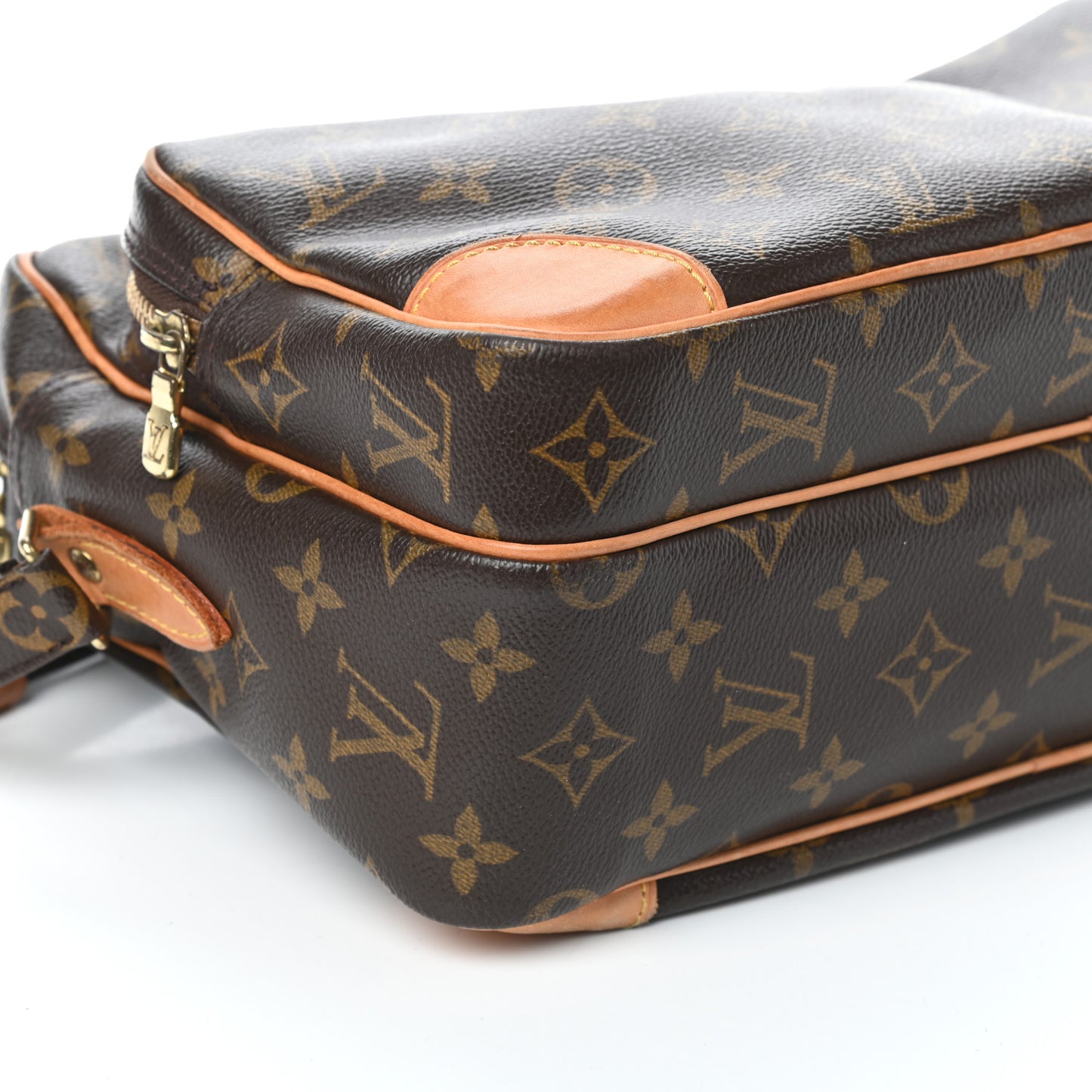 Monogram Nil 28