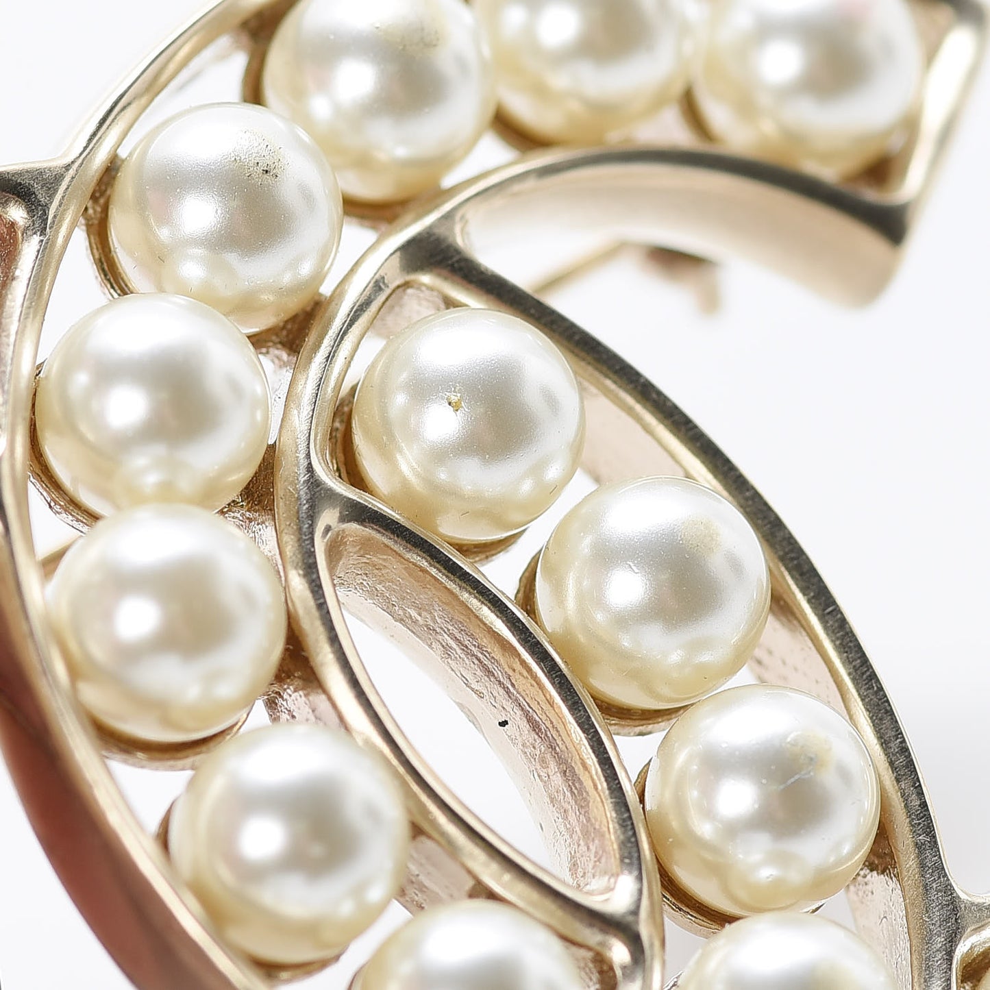 Pearl CC Brooch Gold