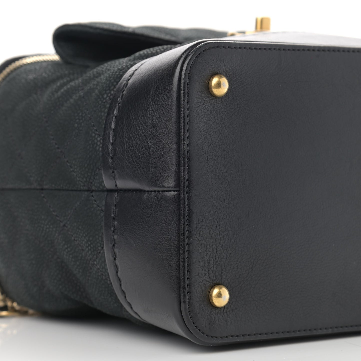 Iridescent Grained Calfskin Quilted Globe Trotter Vanity Case Black