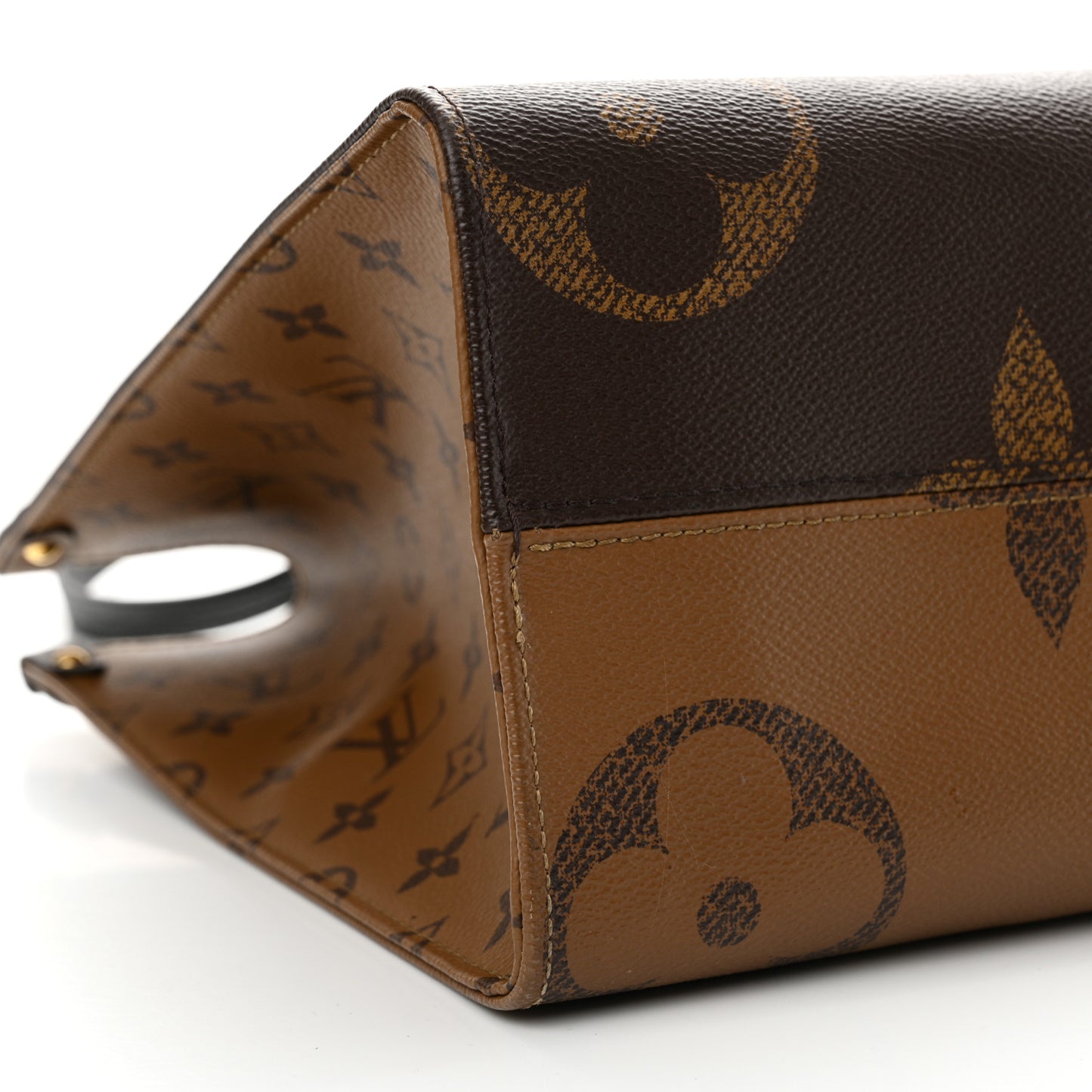 Reverse Monogram Giant Onthego MM