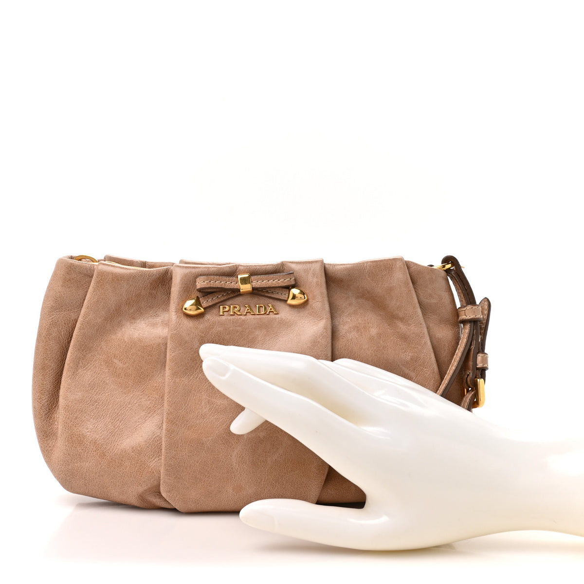 Vitello Shine Bow Wristlet Cammeo
