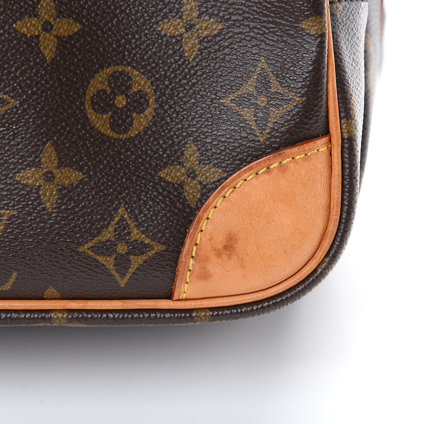 Monogram Nil 28
