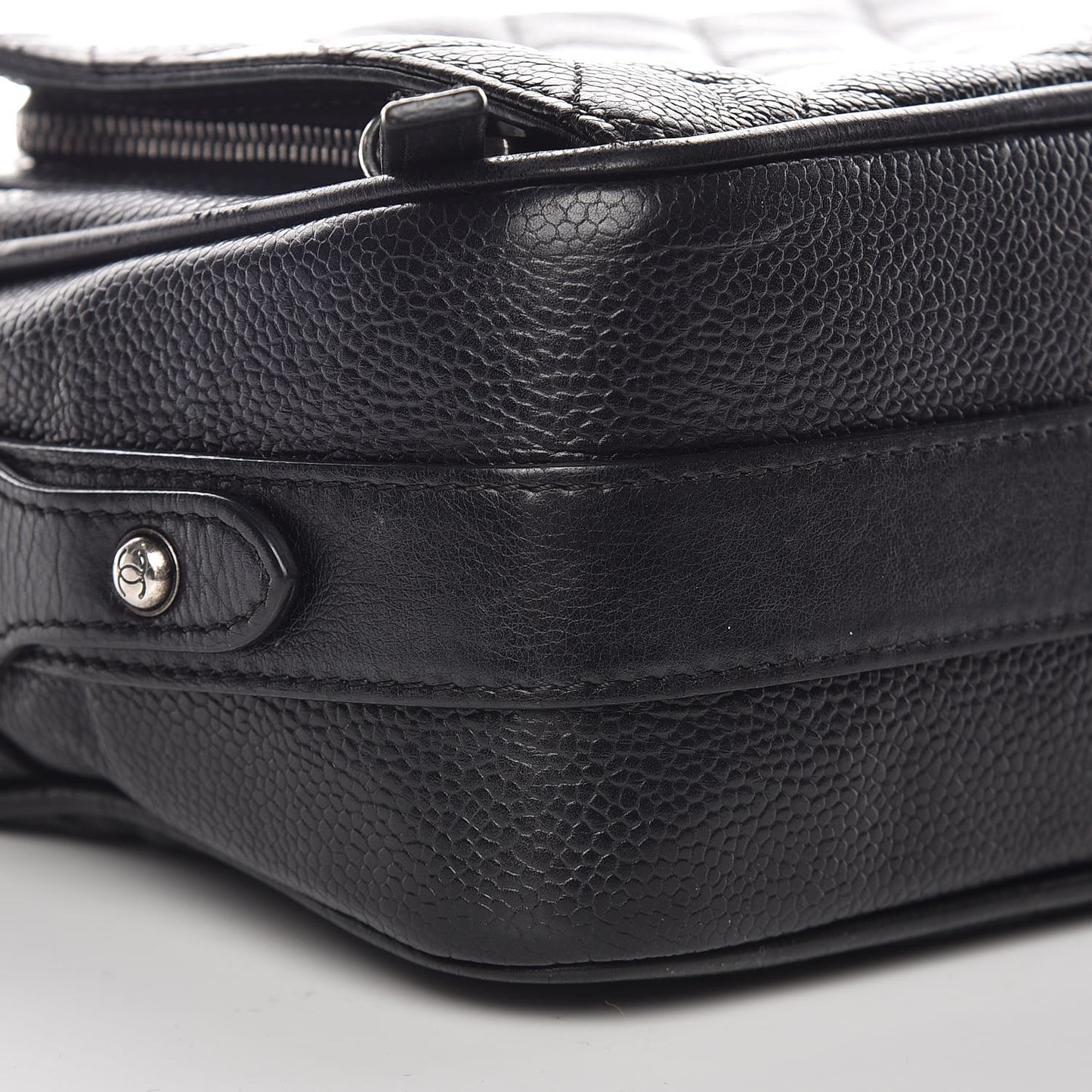 Caviar Quilted Medium Business Trip Camera Bag Black