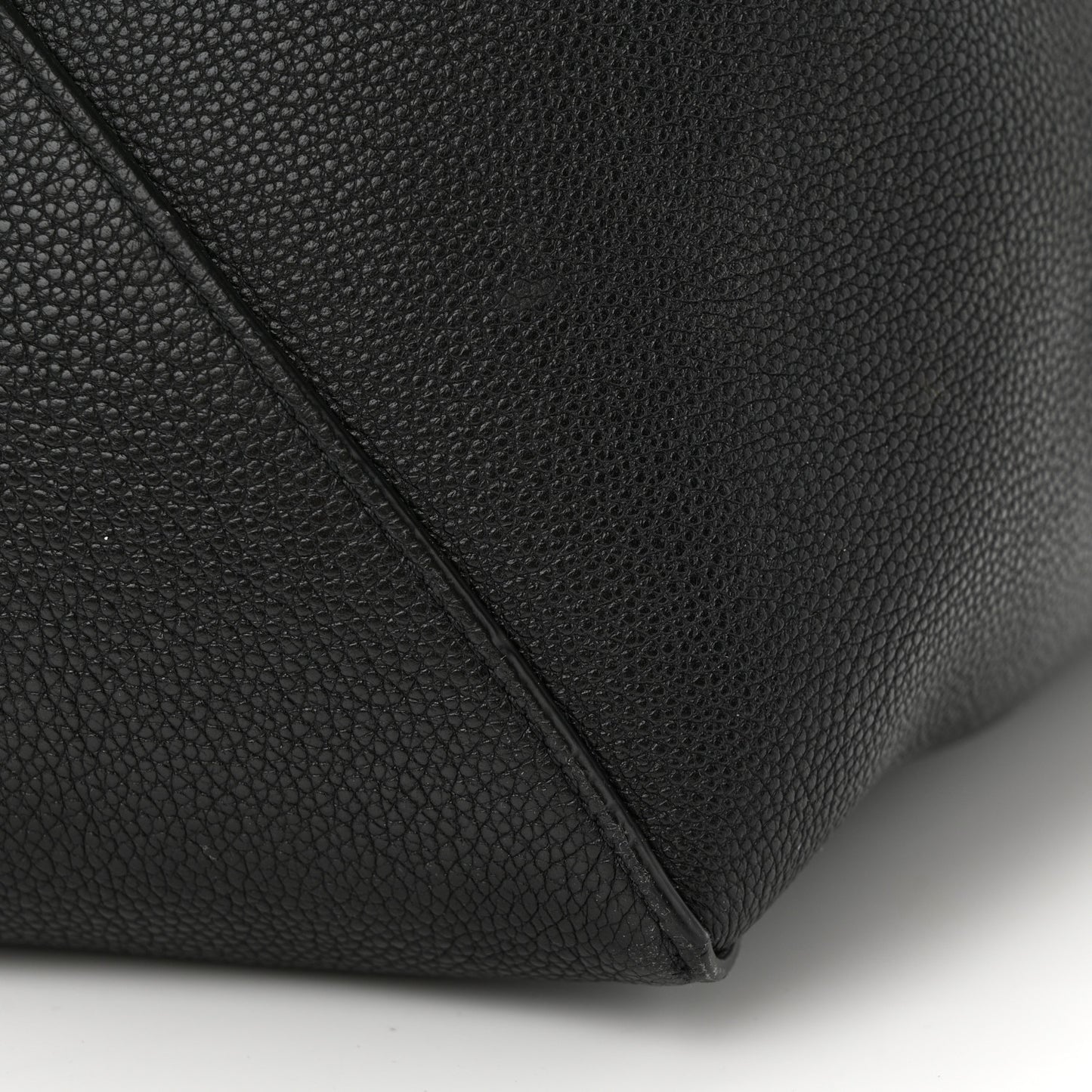 Soft Grained Calfskin Medium Belt Cabas Phantom Black