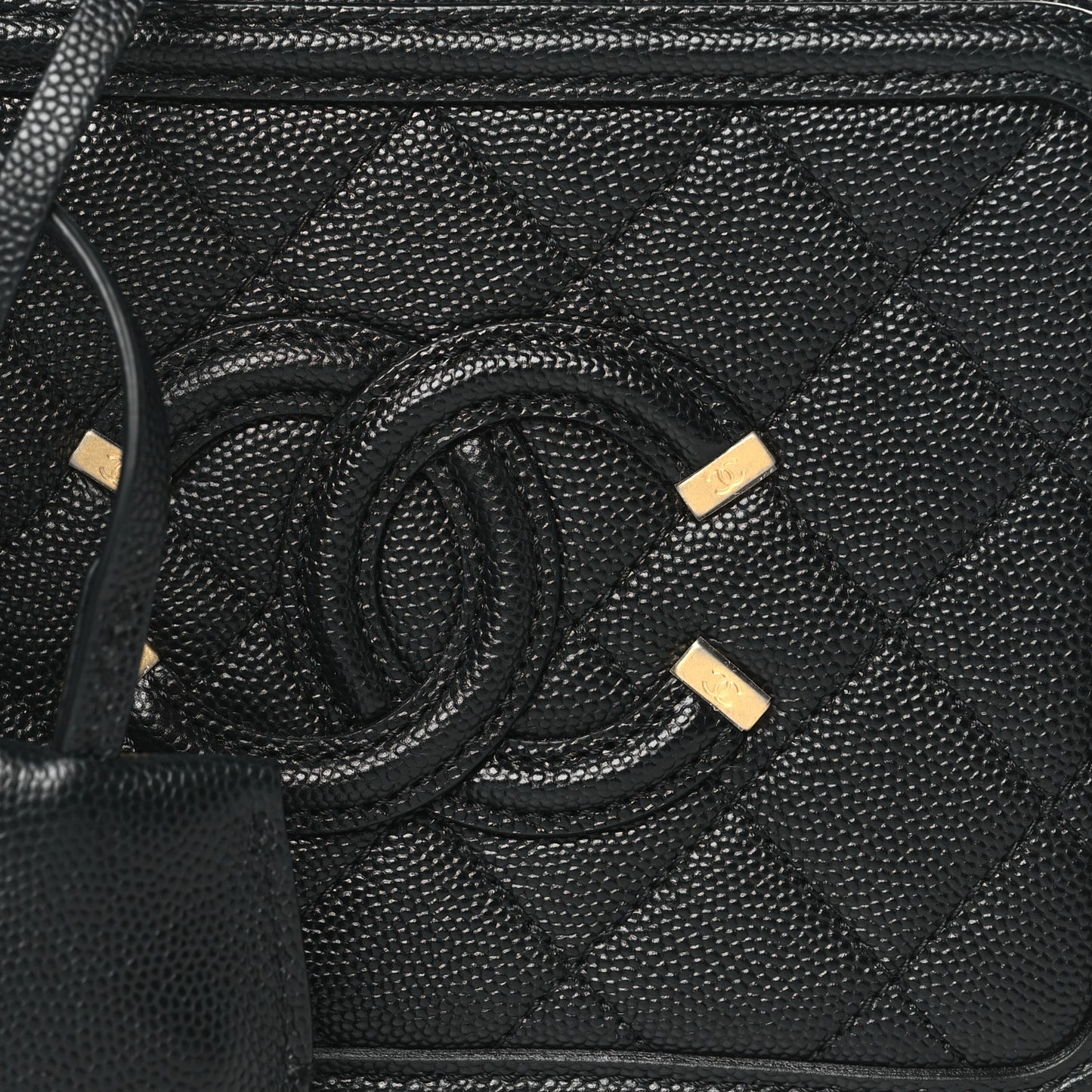 Caviar Quilted Small CC Filigree Vanity Case Black