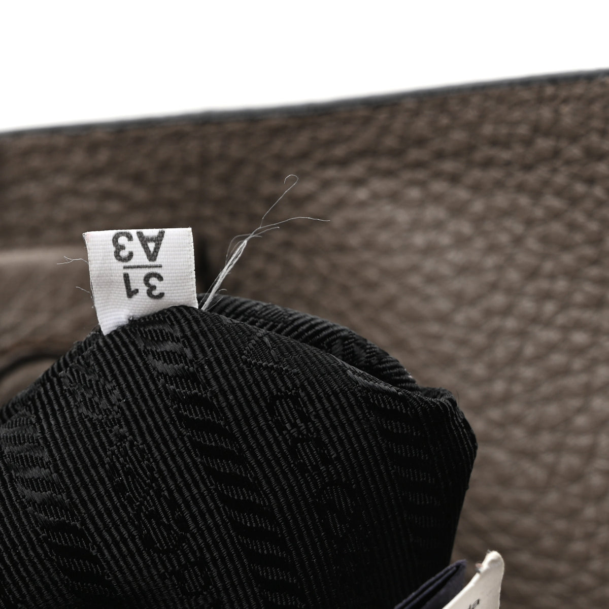Vitello Daino Soft Hobo Messenger Bag Argilla