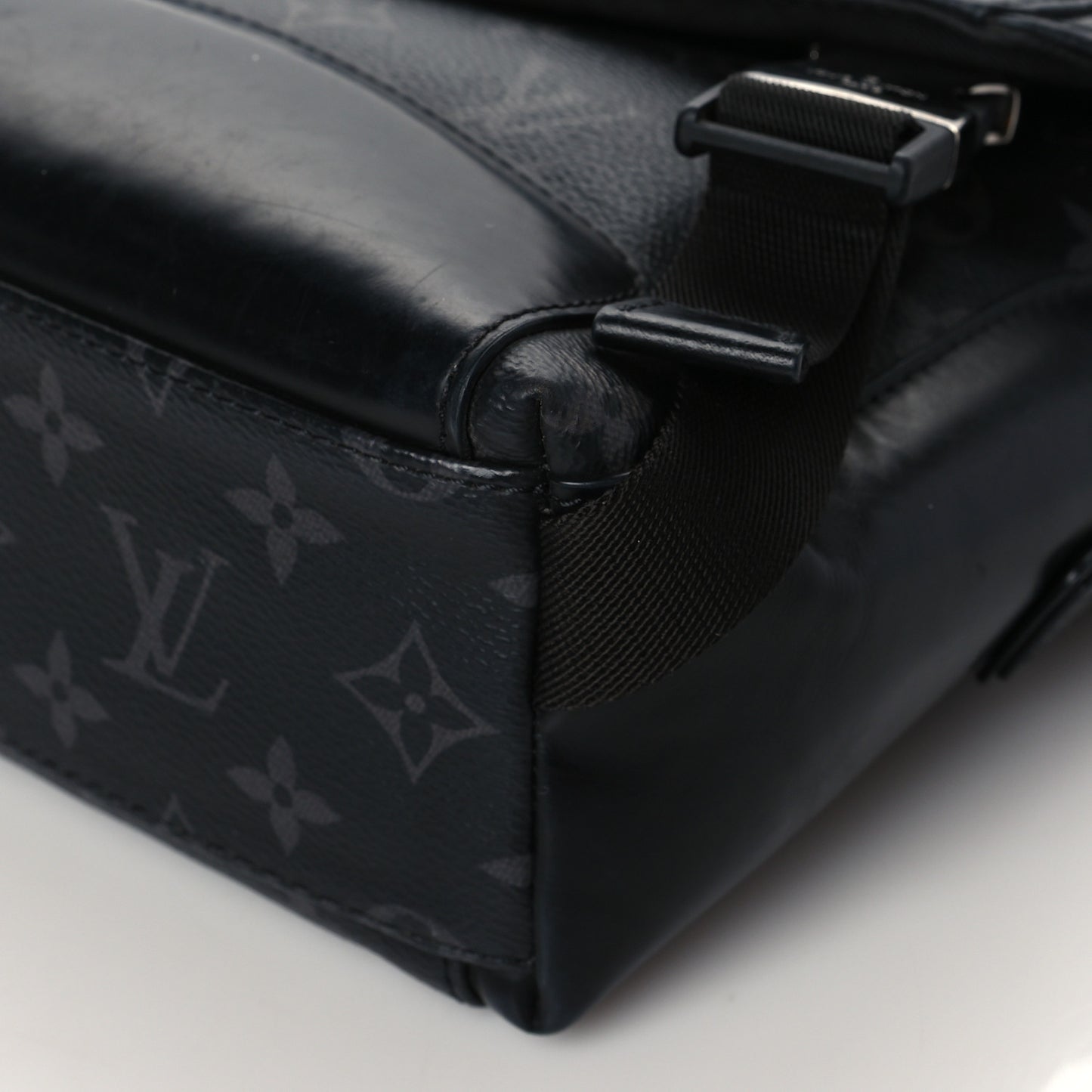 Monogram Eclipse Voyager PM Messenger