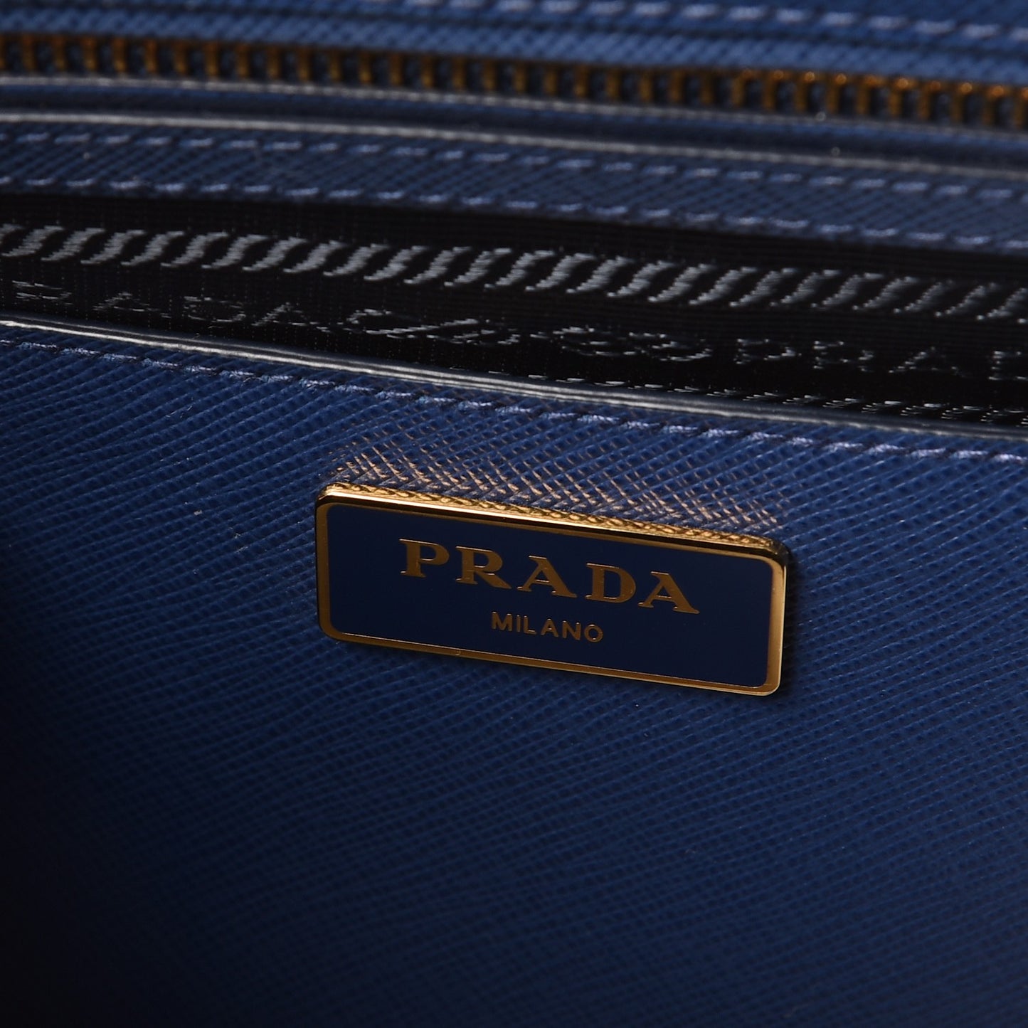 Saffiano Large Galleria Double Zip Tote Bluette