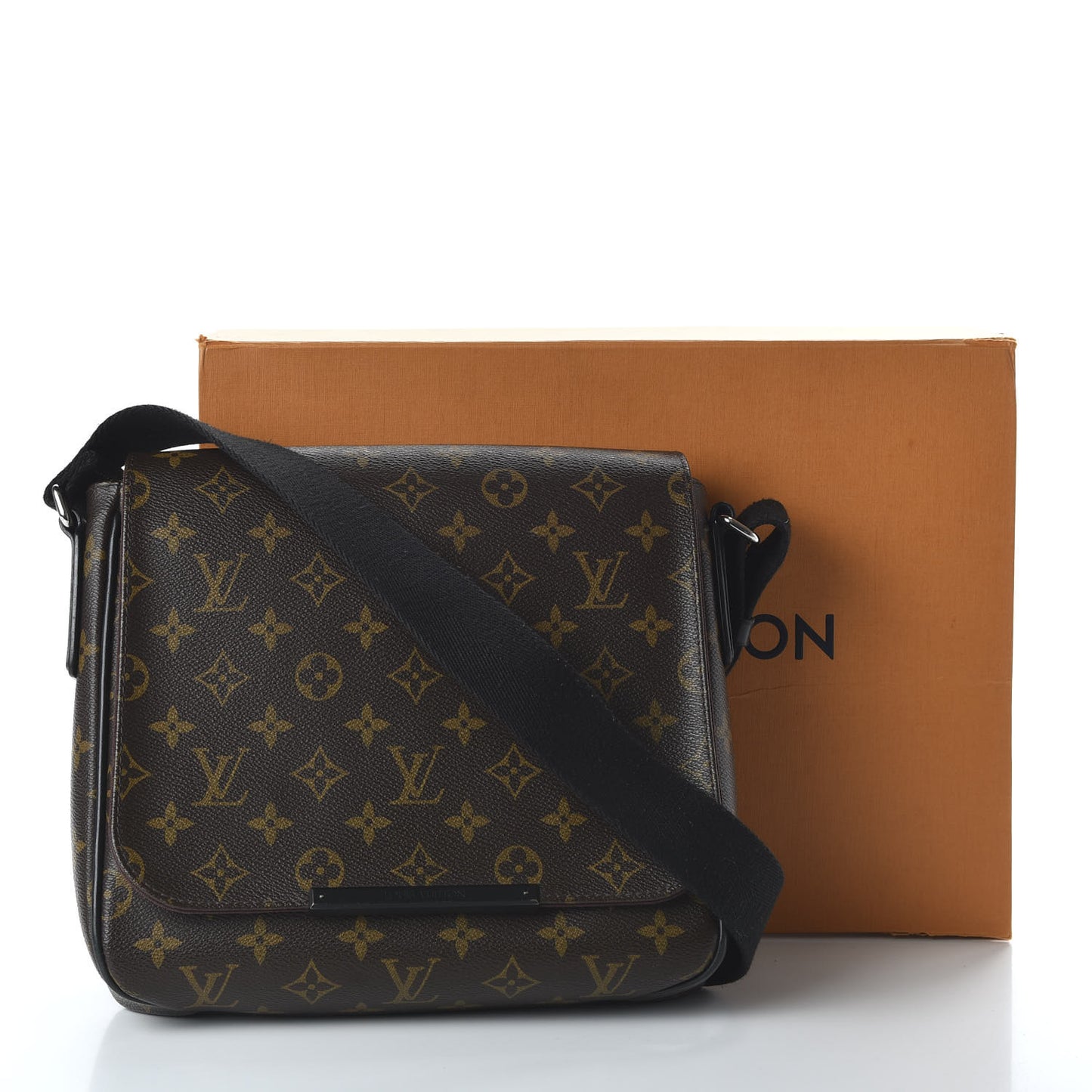 Monogram Macassar District PM