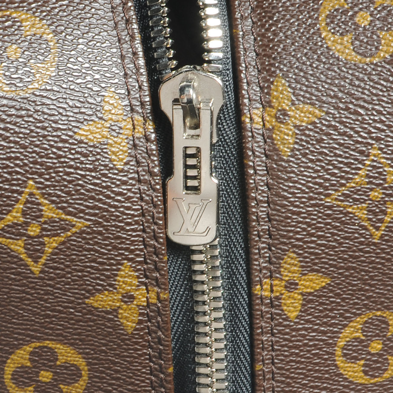 Louis Vuitton Monogram Macassar Porte-Documents Voyage GM 8 of 8