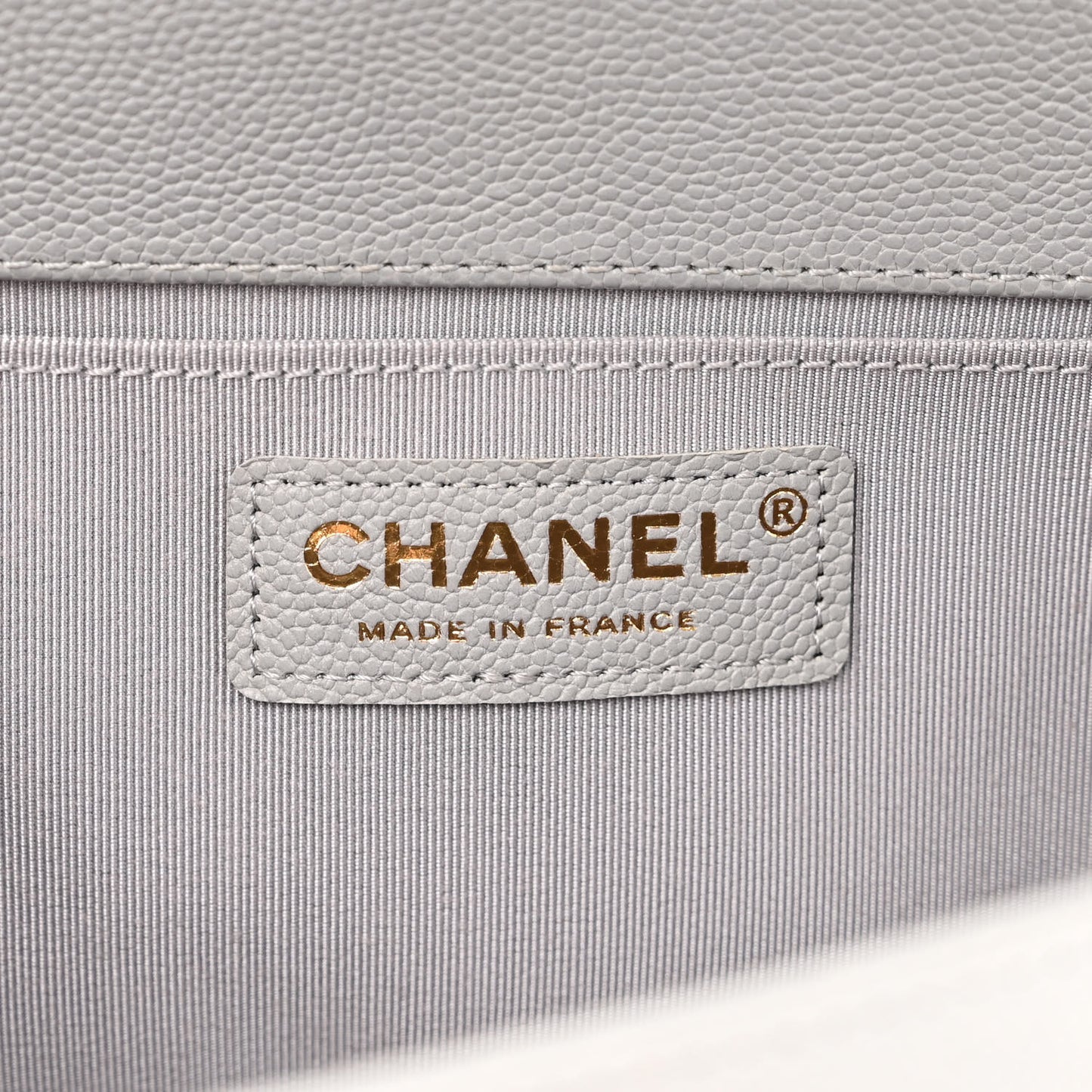 Caviar Quilted Medium Boy Flap Light Grey