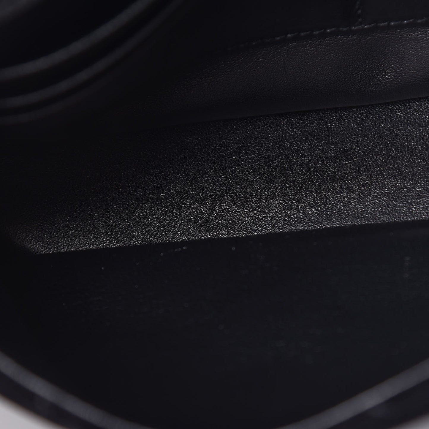 Velvet Logo Matelasse BB Chain Wallet Black