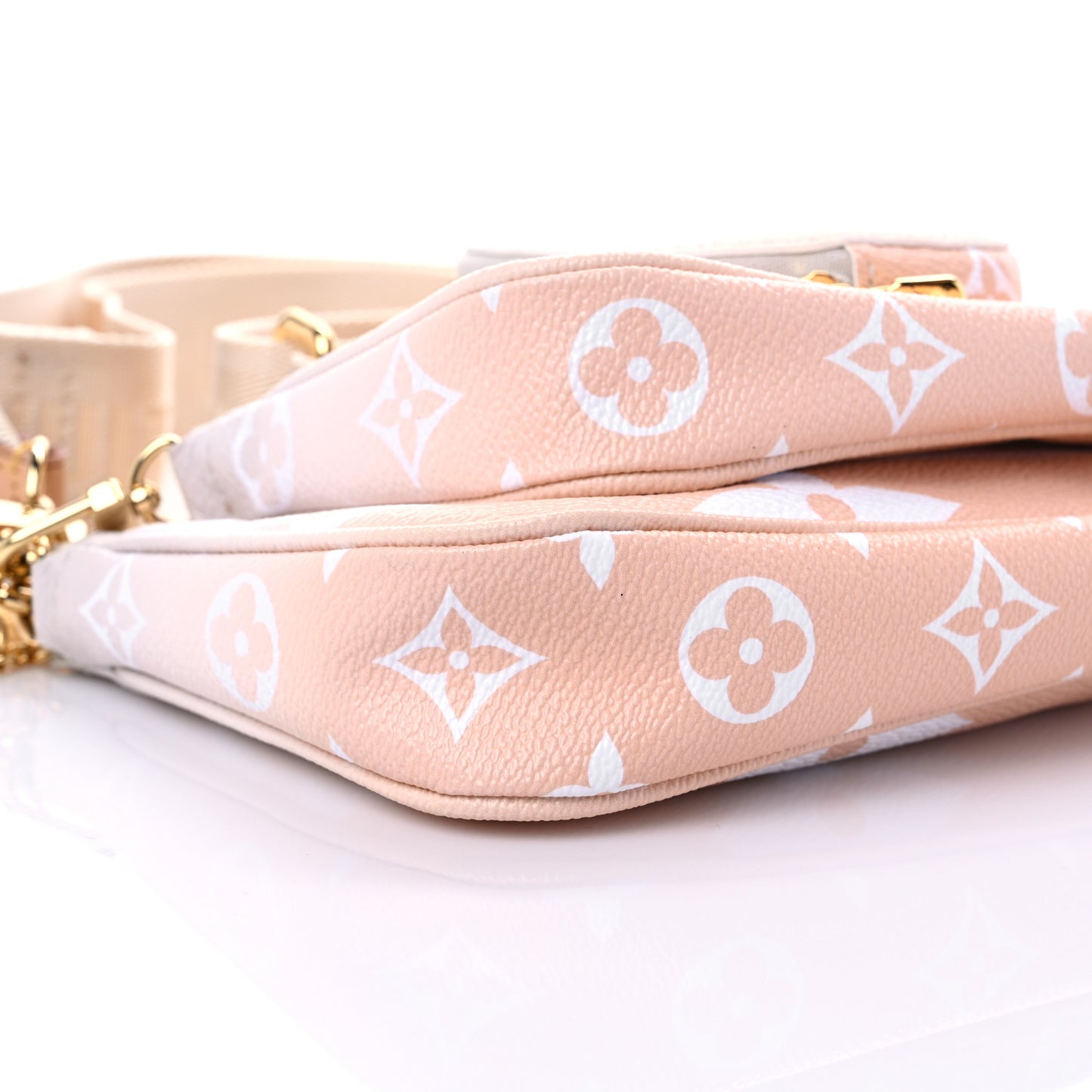Monogram Giant By The Pool Multi Pochette Accessories Brume