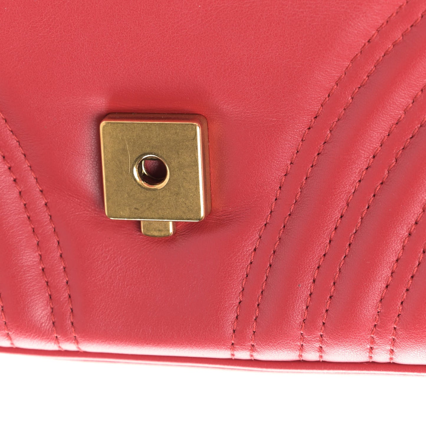 Calfskin Matelasse Large GG Marmont Shoulder Bag Hibiscus Red