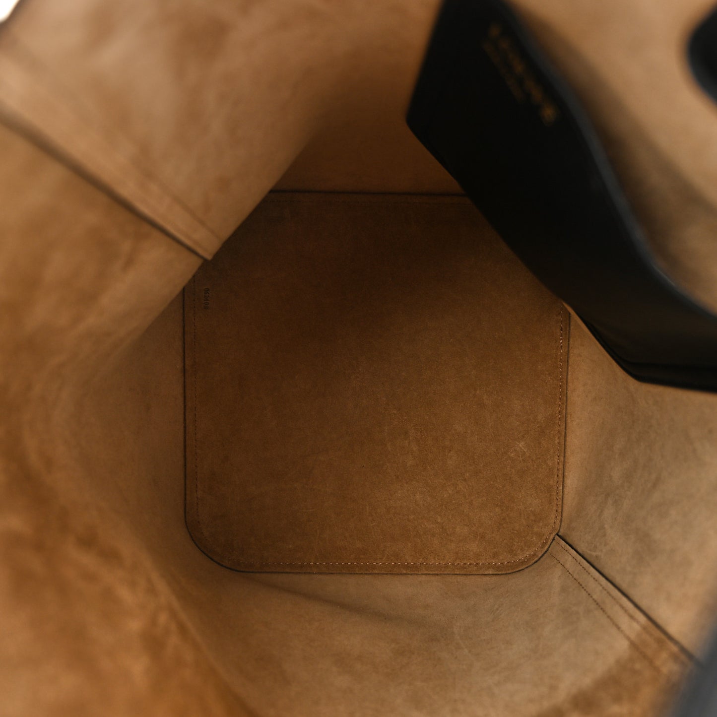 Smooth Calfskin Medium Pebble Bucket Bag Black