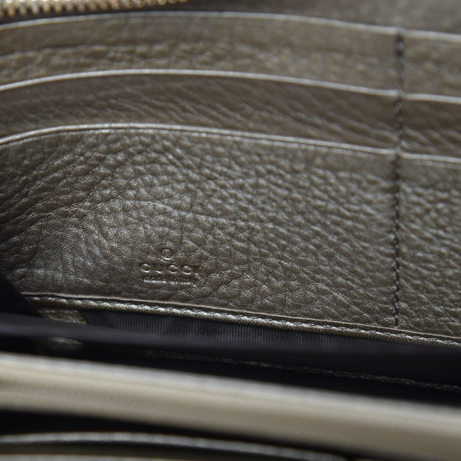 Gucci Metallic Pebbled Calfskin Soho Zip Around Wallet Golden Beige 6 of 8