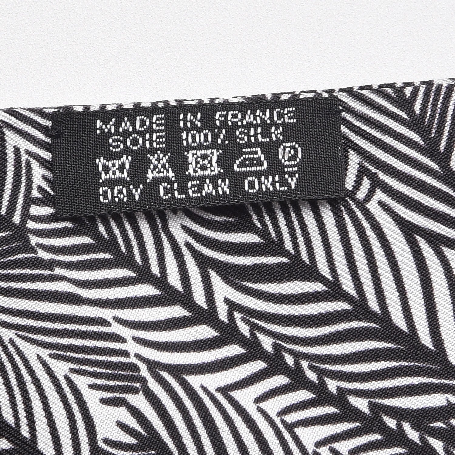 Hermes Silk Zebra Pegasus Maxi Twilly Noir Rouge Blanc 6 of 6