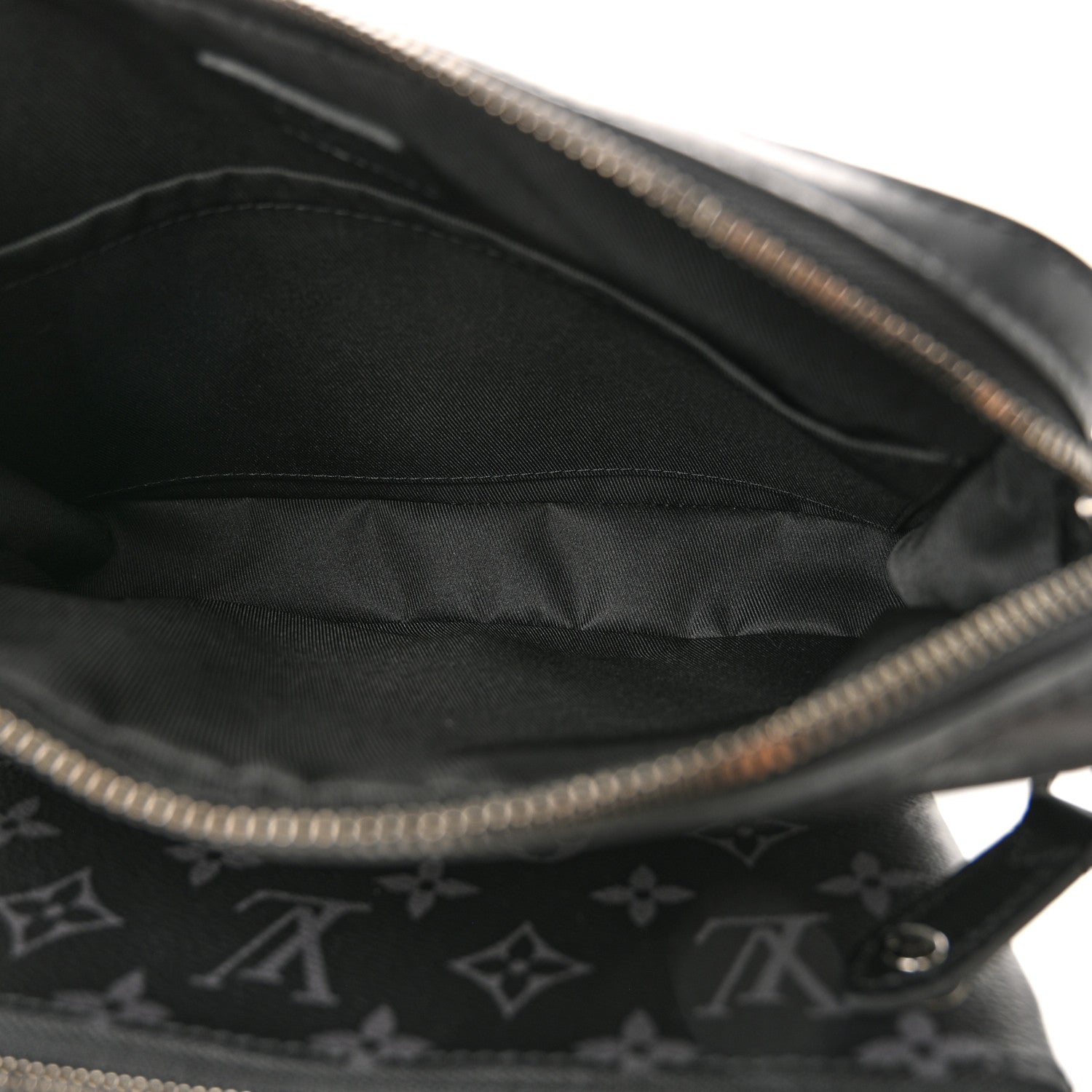 Louis Vuitton Reverse Monogram Eclipse Trio Messenger 5 of 13