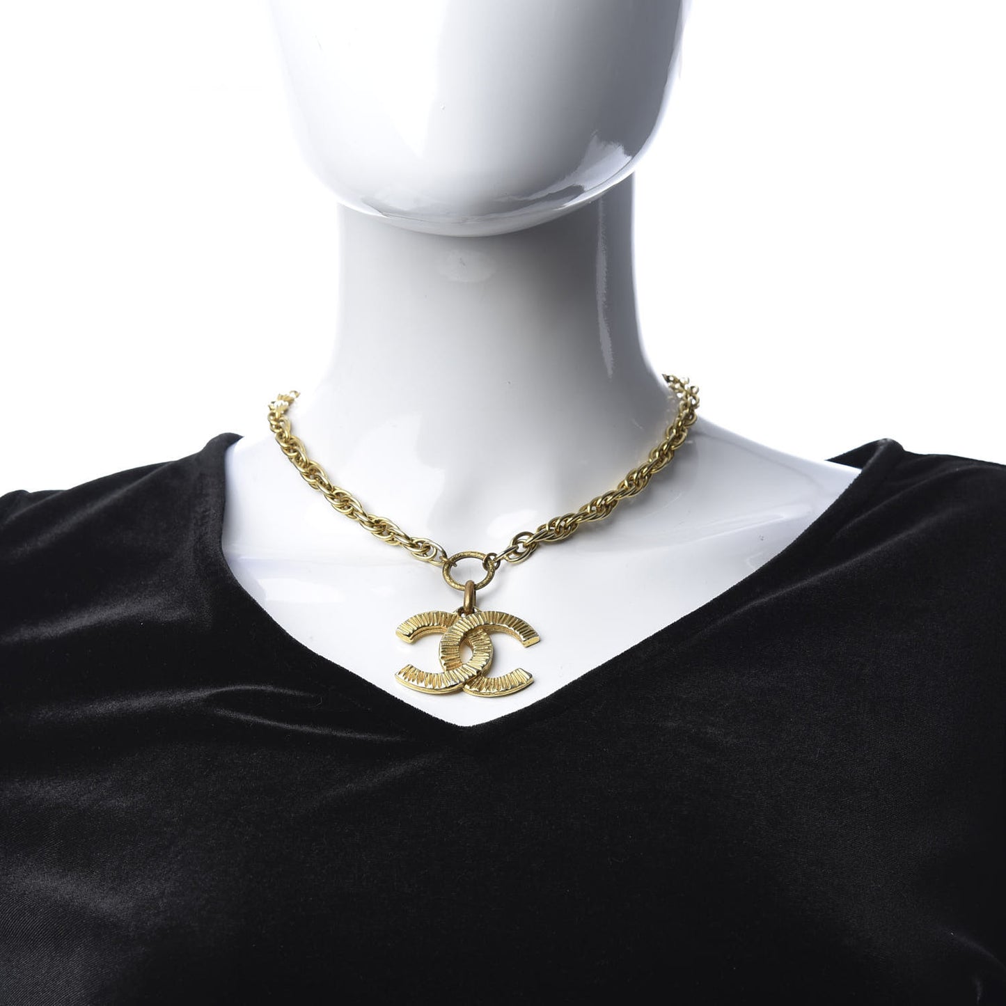 CC Short Chain Pendant Necklace Gold