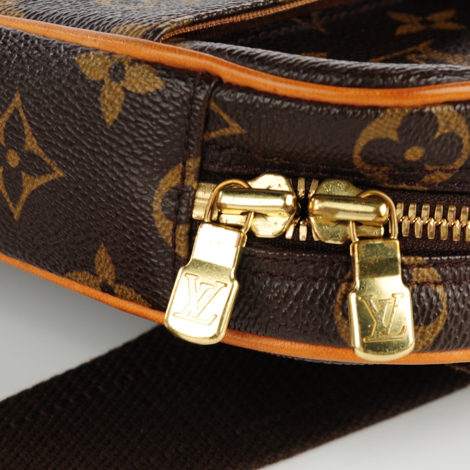 Louis Vuitton Monogram Pochette Gange 8 of 8