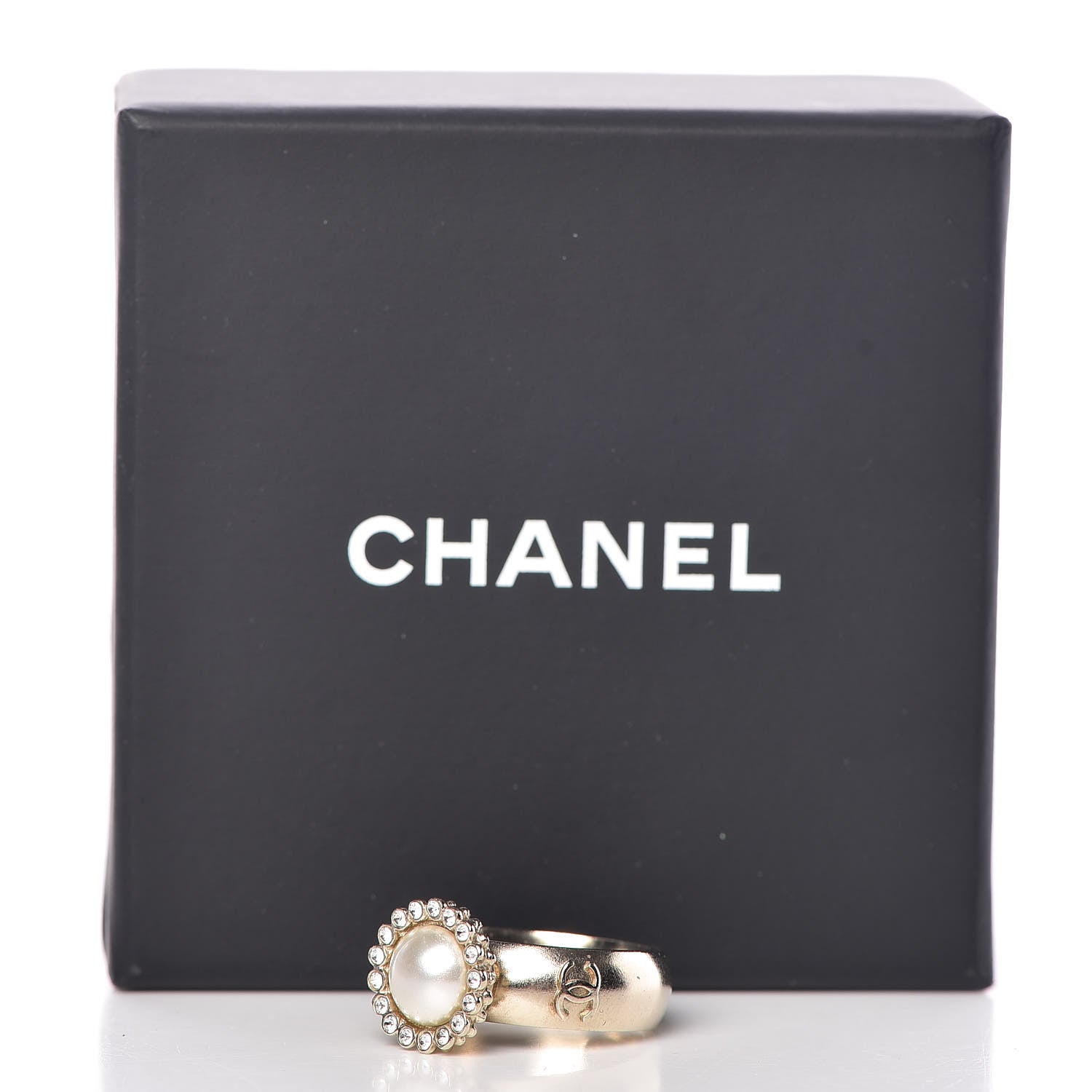 Chanel Pearl Crystal CC Ring 53 6.25 Gold Pearly White 10 of 10