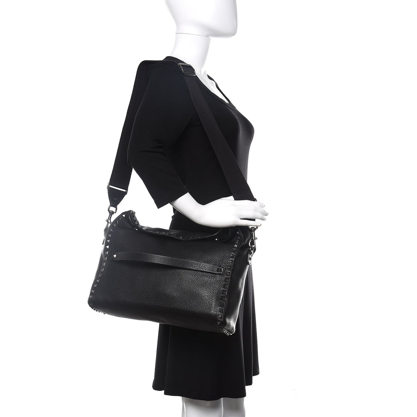 Pebbled Calfskin Rockstud Messenger Black