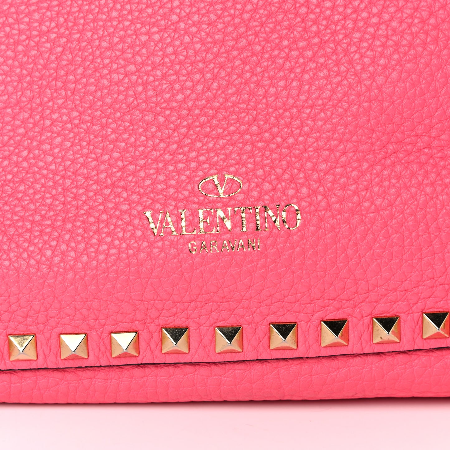 Pebbled Calfskin Medium Rockstud Tote Fuxia Fluo