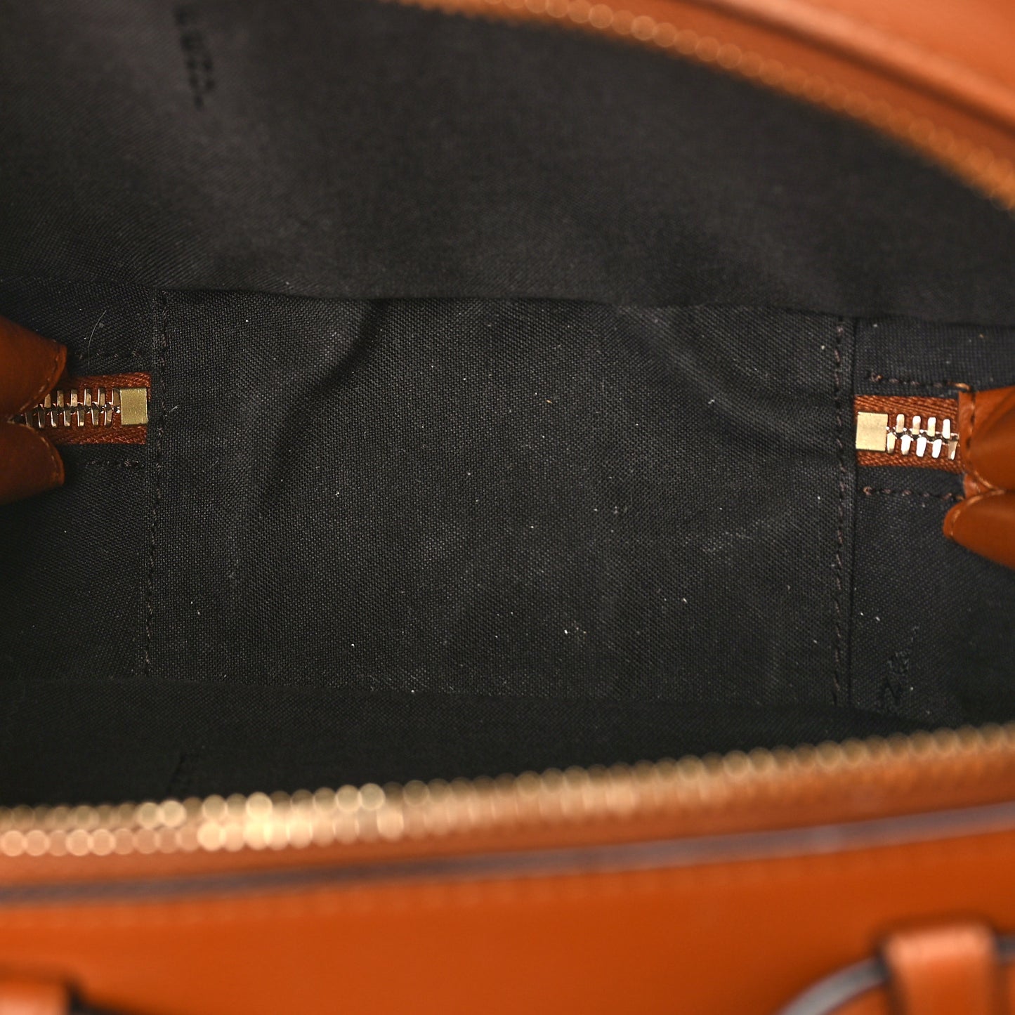 Vitello Grace Camoscio O'Lock Mini Camera Case Cuoio
