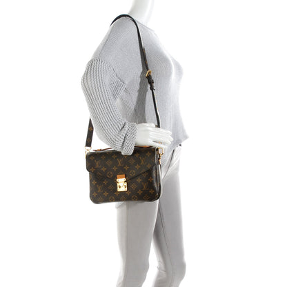 Louis Vuitton Monogram Pochette Metis 2 of 8