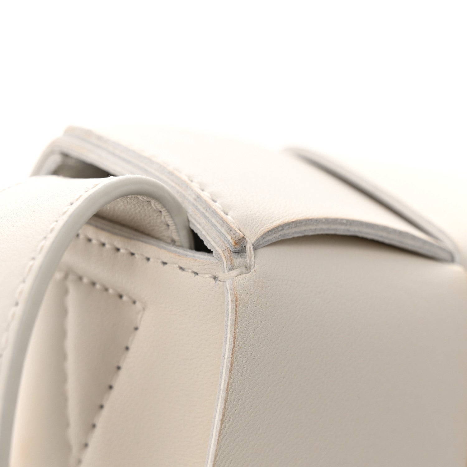 Bottega Veneta Lambskin Maxi Intrecciato Cassette Crossbody Bag White 20 of 25