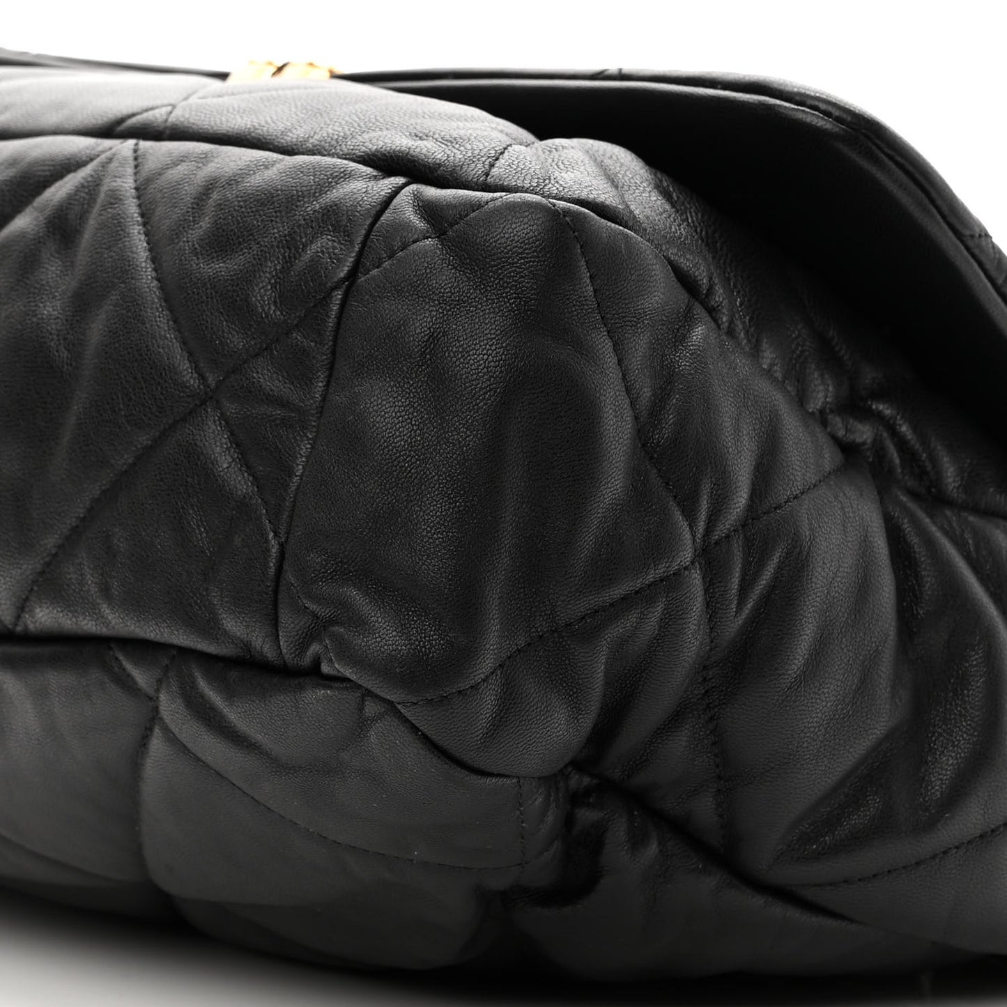 Lambskin Quilted Maxi Chanel 19 Flap Black