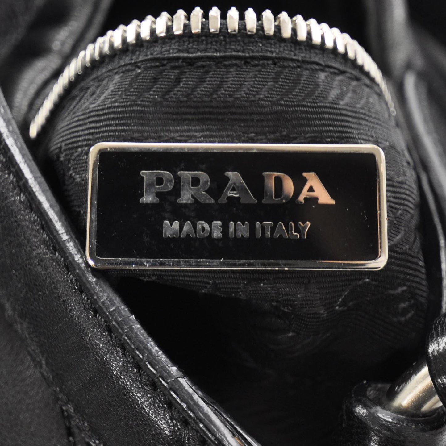 Leather Zip Around Shoulder Bag Nero Black