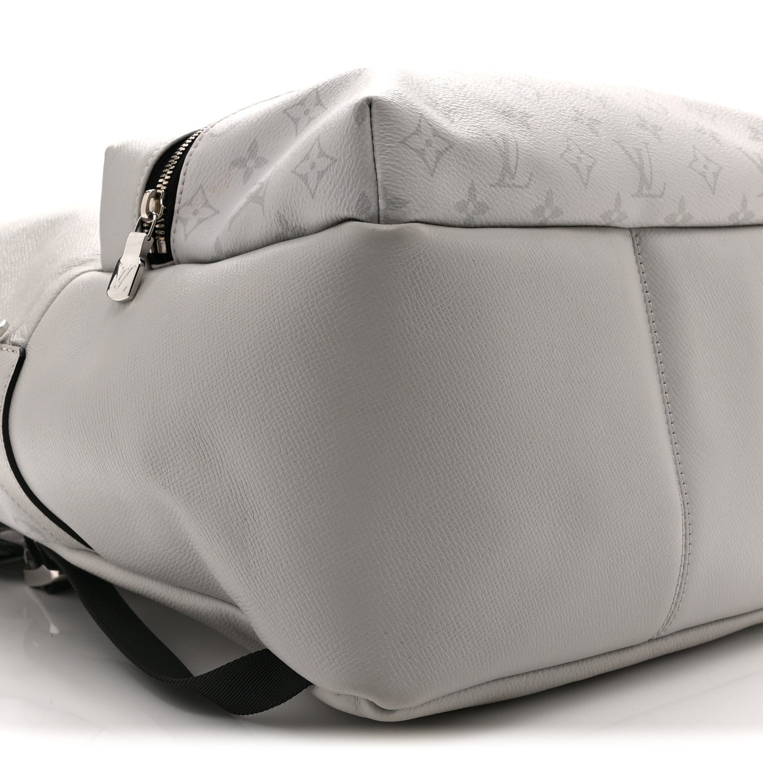 Louis Vuitton Taiga Monogram Discovery Backpack PM White 8 of 9